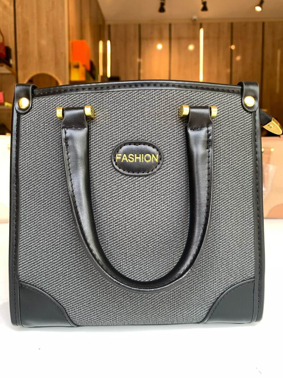 Petit sac carré – Élégance moderne en tissu haut de gamme | Réf. : SAC-83035